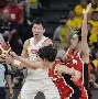 NG体育认证平台-包含从山东男篮围绕欧冠主帅复盘到费德勒在瑞士队比赛中败北，上海久事回应争议备战欧联的词条